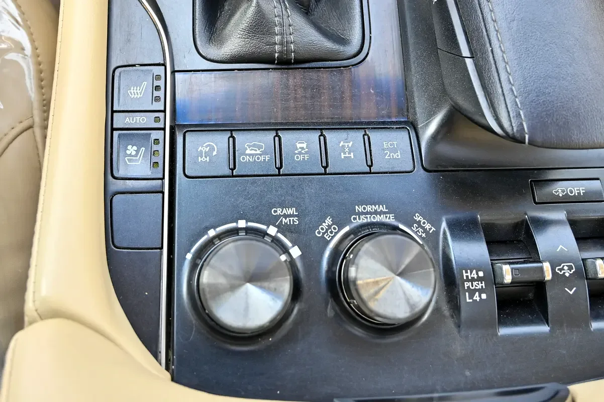 Lexus LX 570 AT (367 حصان) - 14