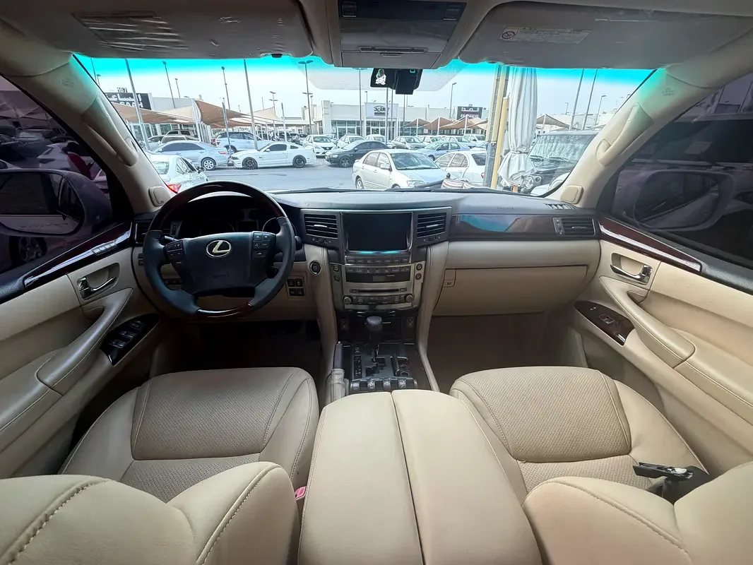 Lexus LX 570 AT (383 حصان) - 13