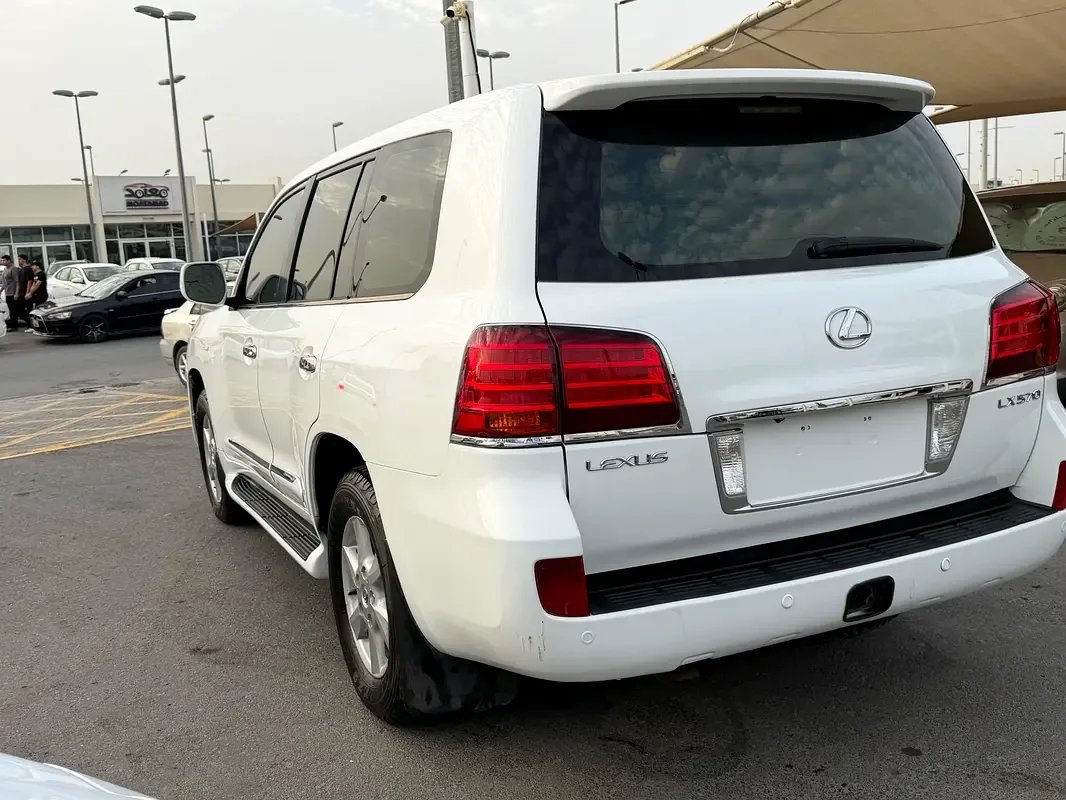 Lexus LX 570 AT (383 حصان) - 11