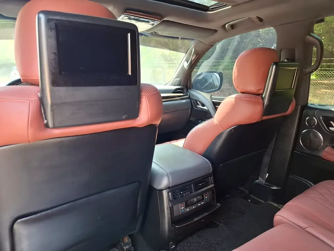 Lexus LX 570 AT (383 hp) - 12