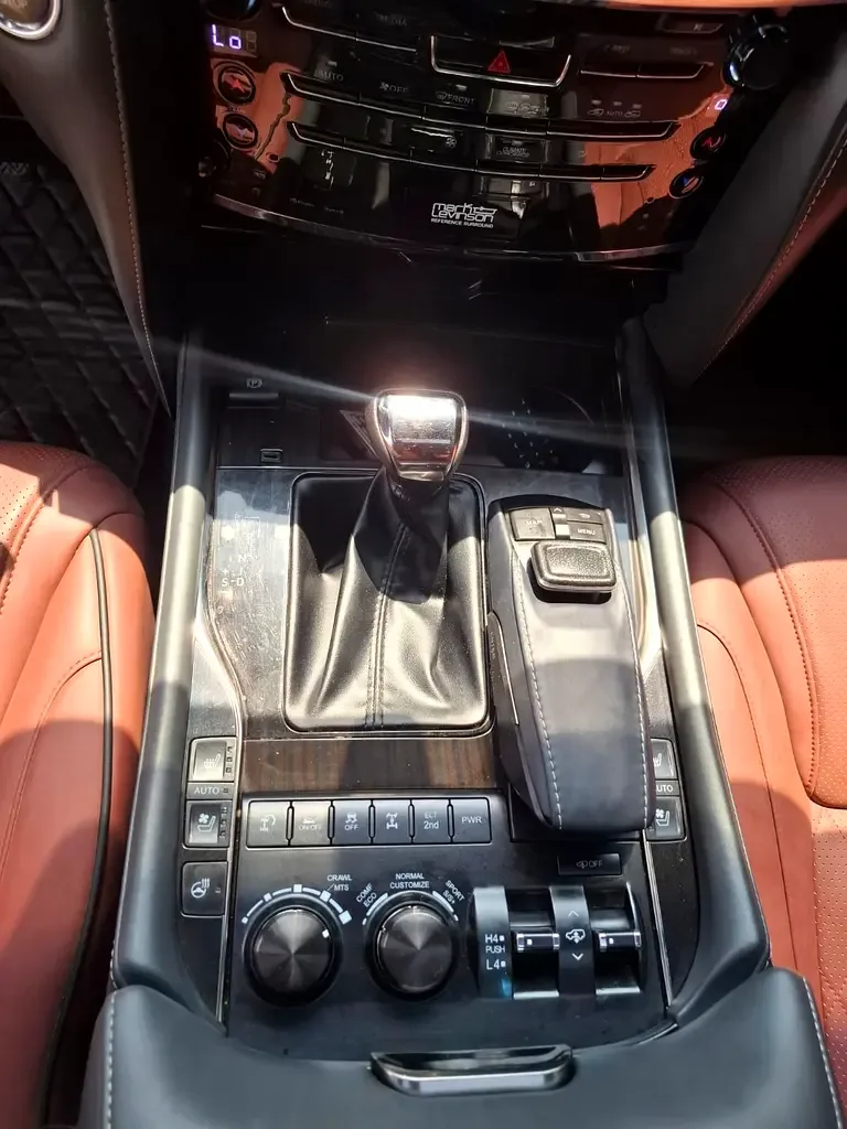 Lexus LX 570 AT (383 hp) - 14