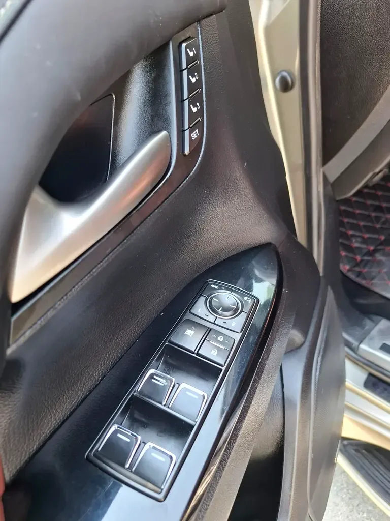 Lexus LX 570 AT (383 hp) - 13