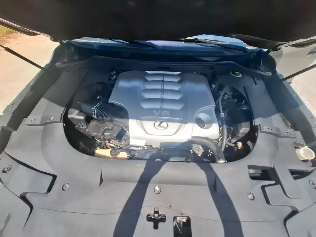 Lexus LX 570 AT (383 hp) - 16