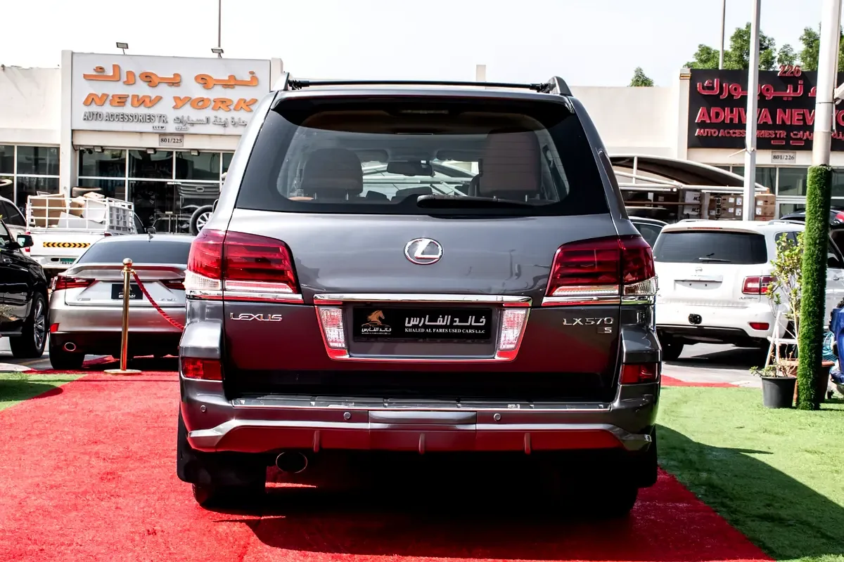 Lexus LX 570 AT (383 hp) - 6