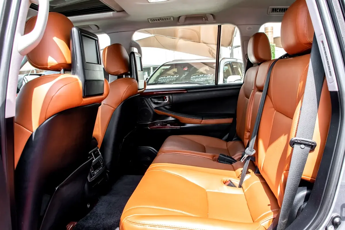 Lexus LX 570 AT (383 hp) - 12