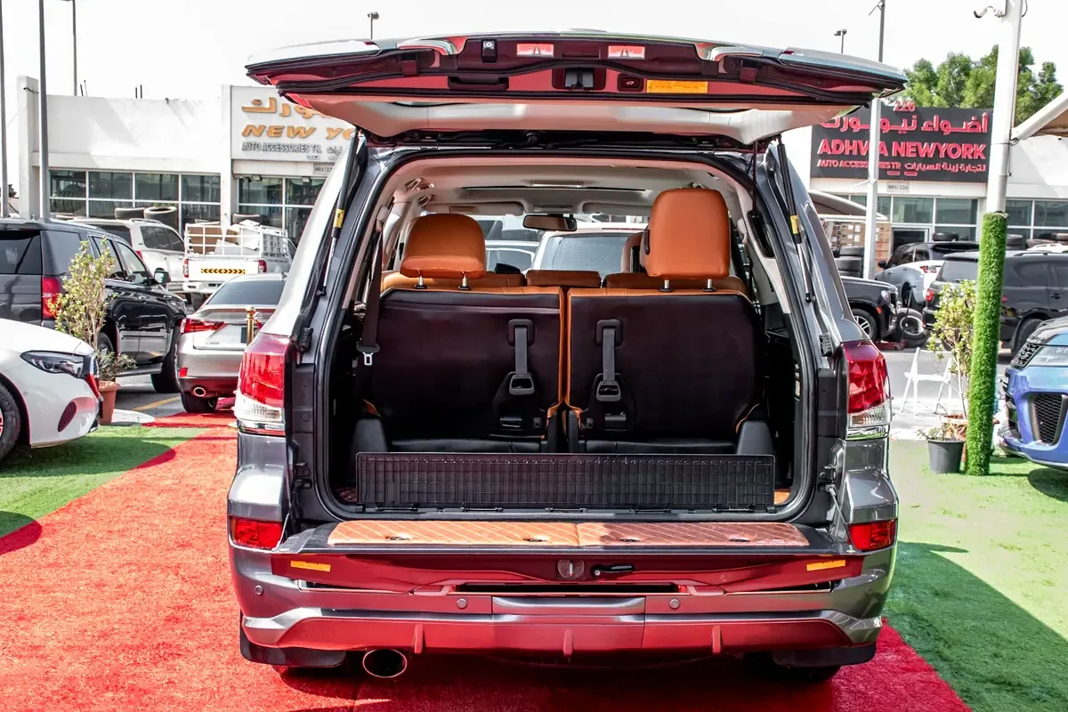 Lexus LX 570 AT (383 hp) - 16