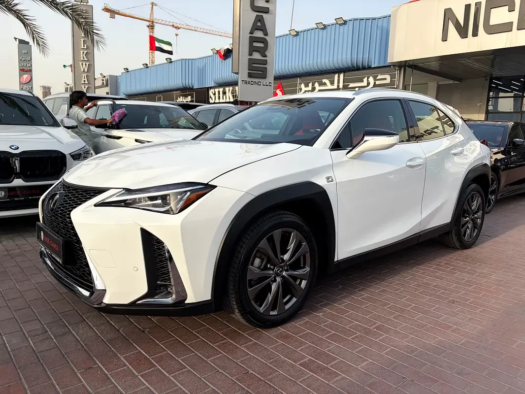 Lexus UX 2.0 CVT (178 hp)