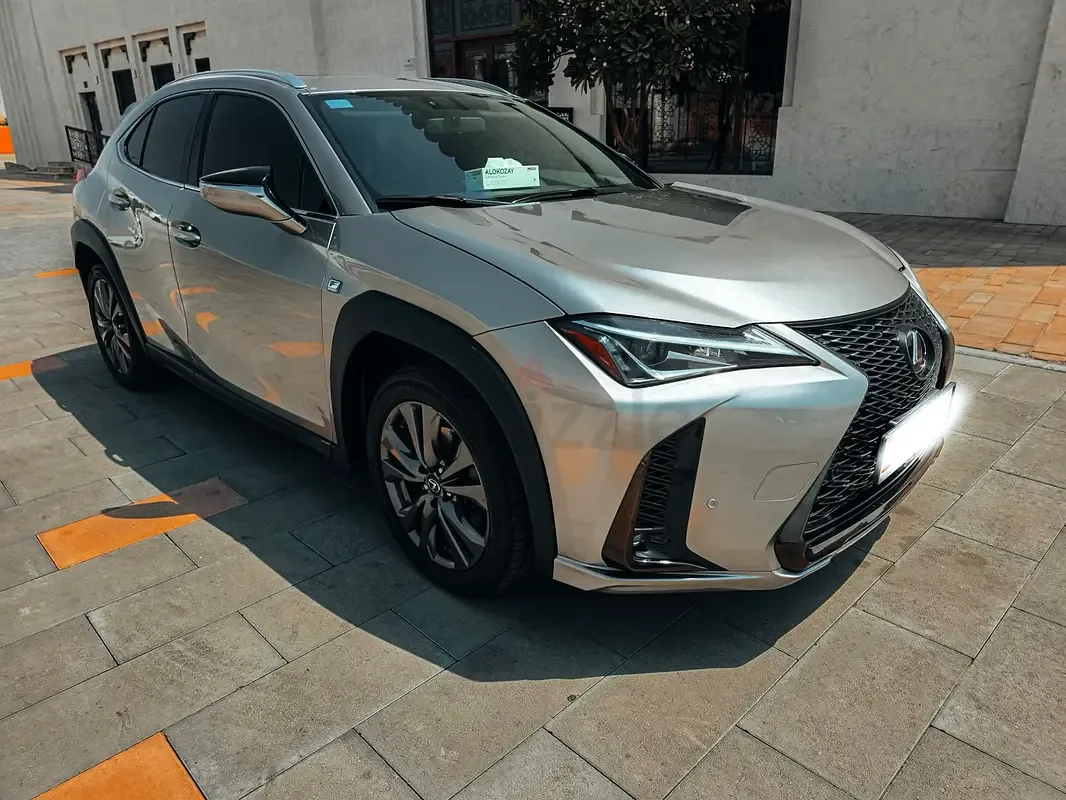 Lexus UX 200 CVT (150 hp)