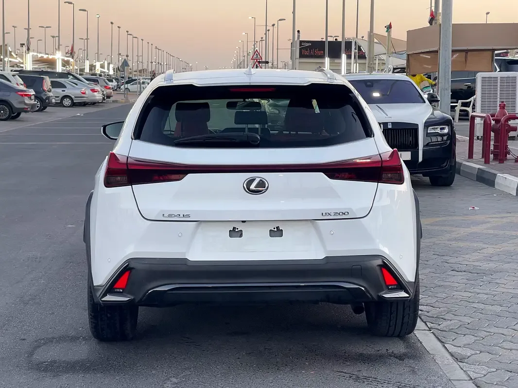 Lexus UX 200 CVT (150 حصان) - 5