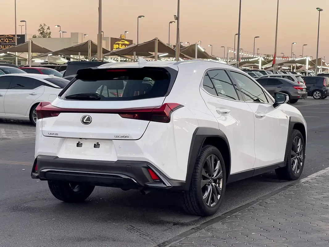 Lexus UX 200 CVT (150 حصان) - 6