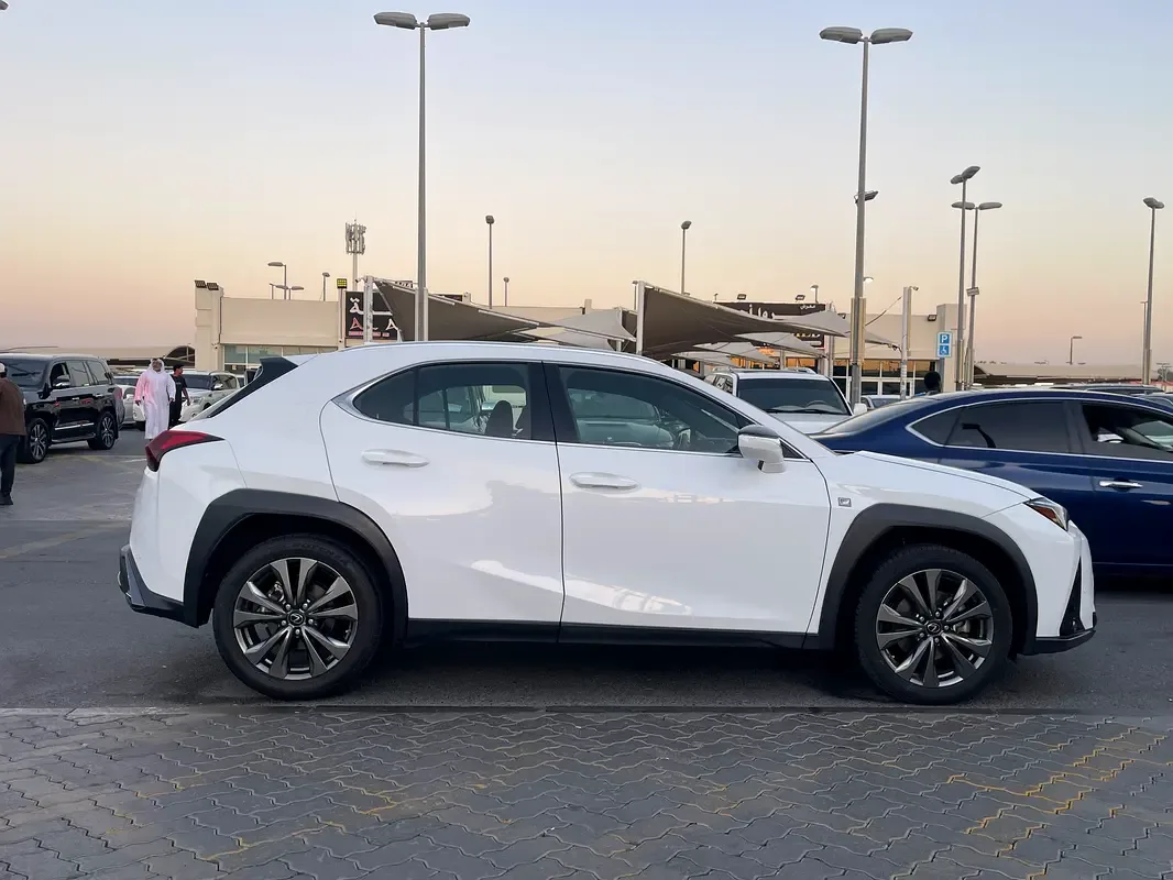 Lexus UX 200 CVT (150 حصان) - 7
