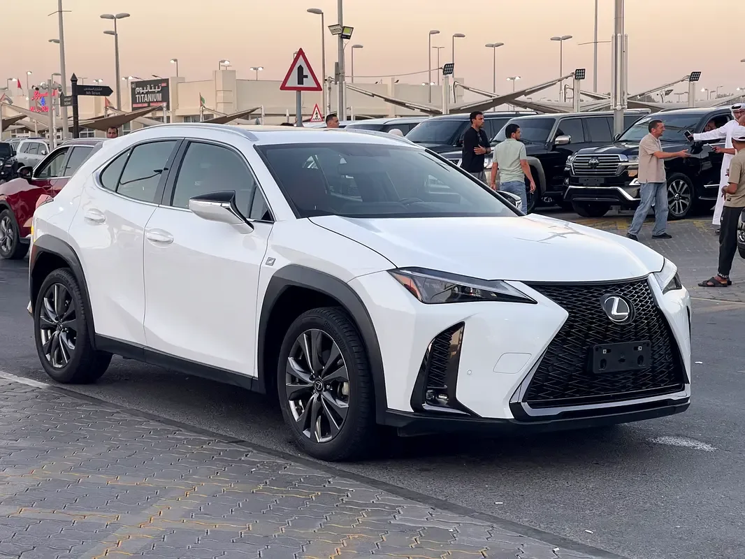 Lexus UX 200 CVT (150 حصان) - 8