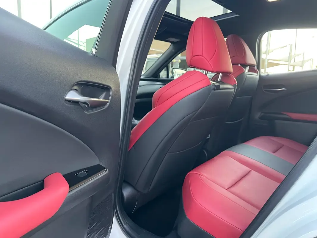 Lexus UX 200 CVT (150 حصان) - 13