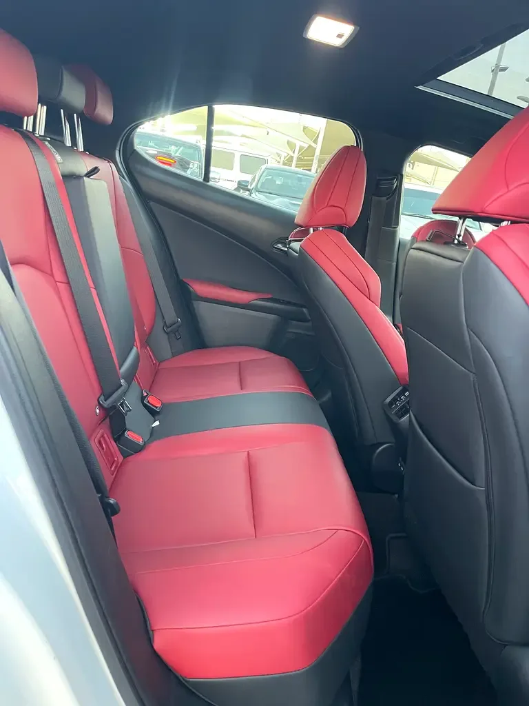 Lexus UX 200 CVT (150 حصان) - 16