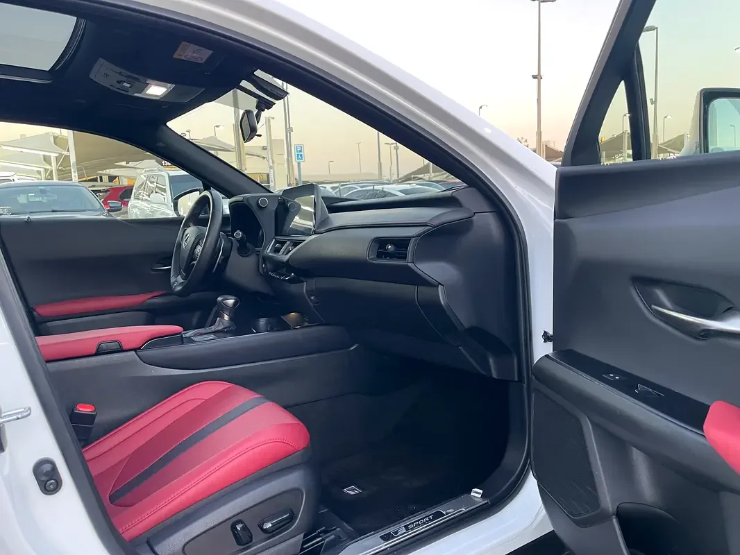Lexus UX 200 CVT (150 حصان) - 17