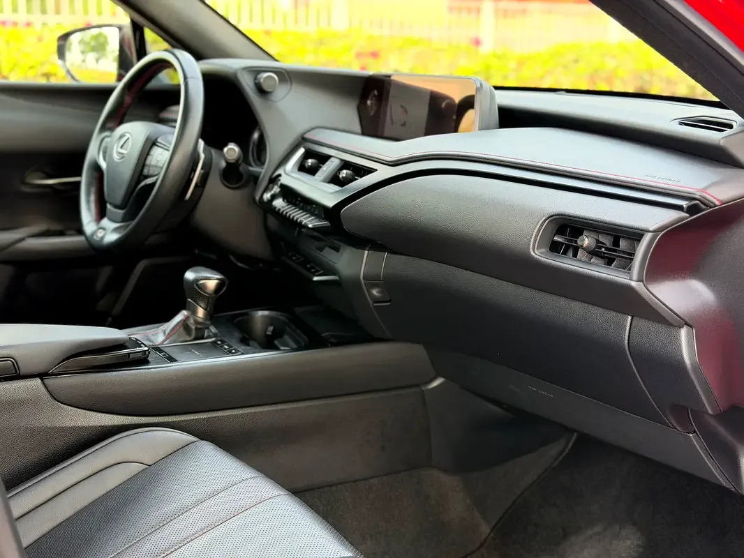 Lexus UX 200 CVT (150 hp) - 12