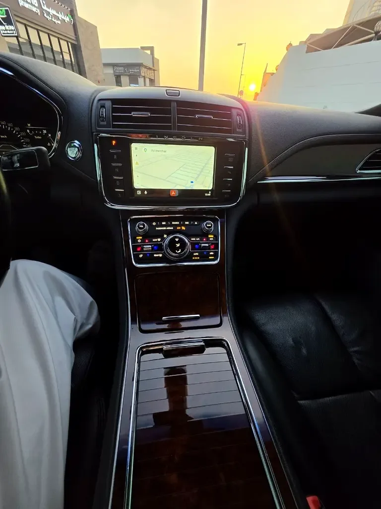 Lincoln Continental 3.0 AT 4WD (400 حصان) - 5