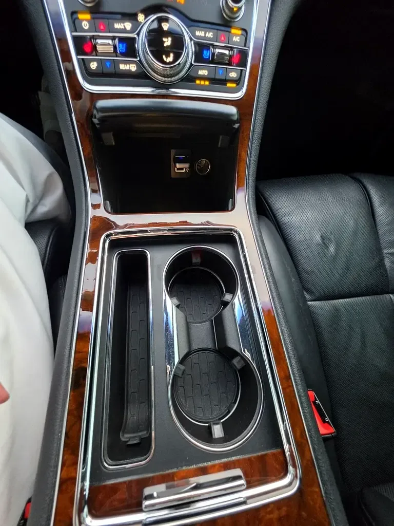 Lincoln Continental 3.0 AT 4WD (400 حصان) - 11