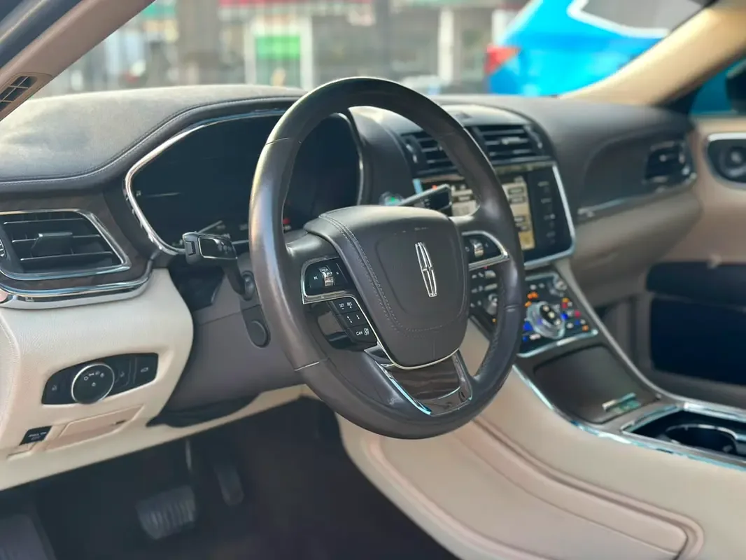Lincoln Continental 3.0 AT AWD (378 hp) - 10