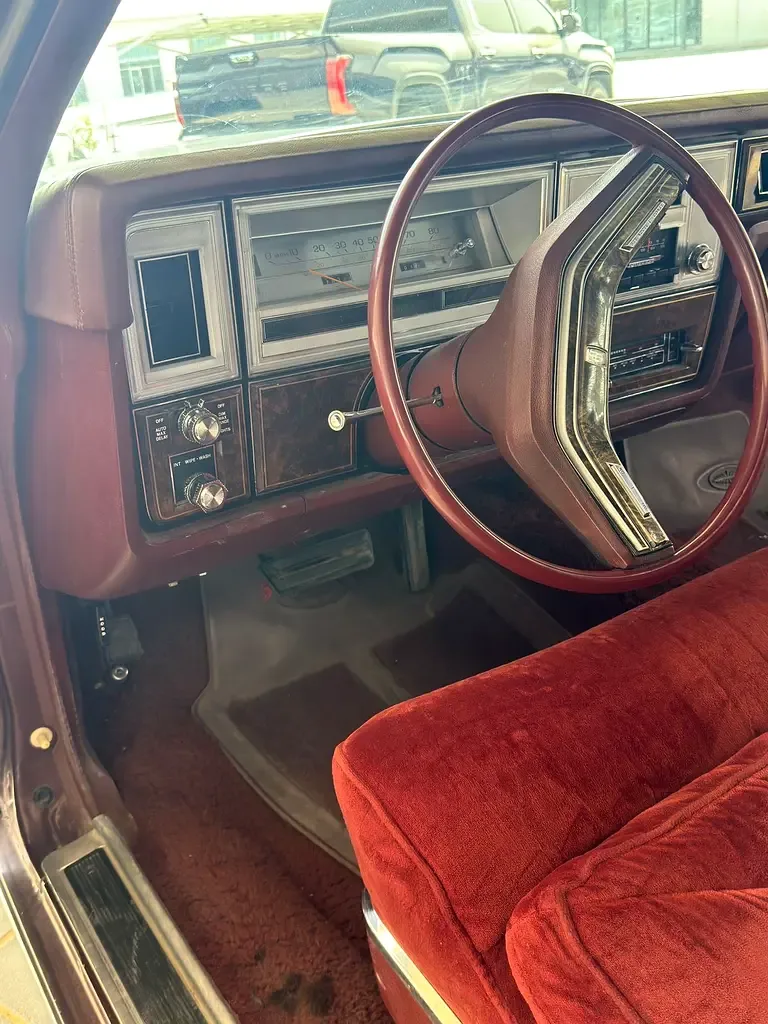 Lincoln Continental 7.5 AT (202 حصان) - 9