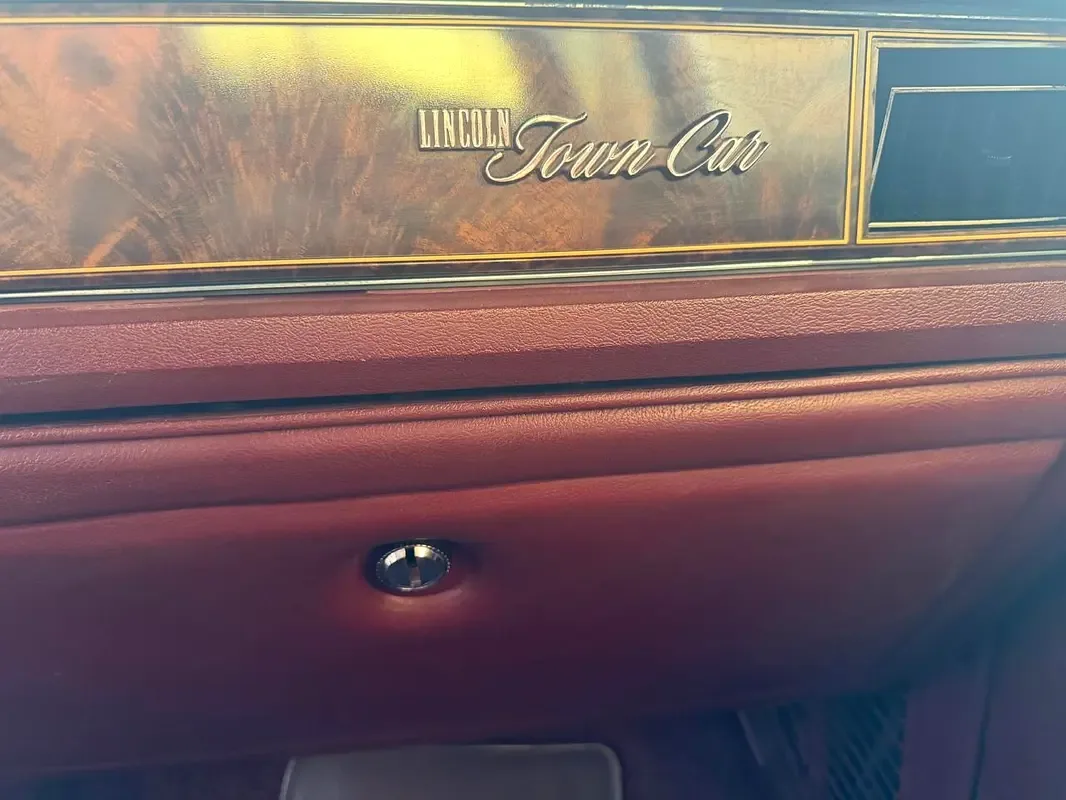 Lincoln Continental 7.5 AT (202 حصان) - 12