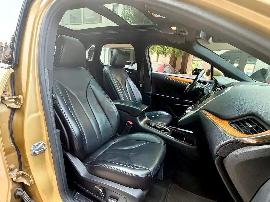 Lincoln MKC 2.3 AT 4WD (285 حصان) - 4