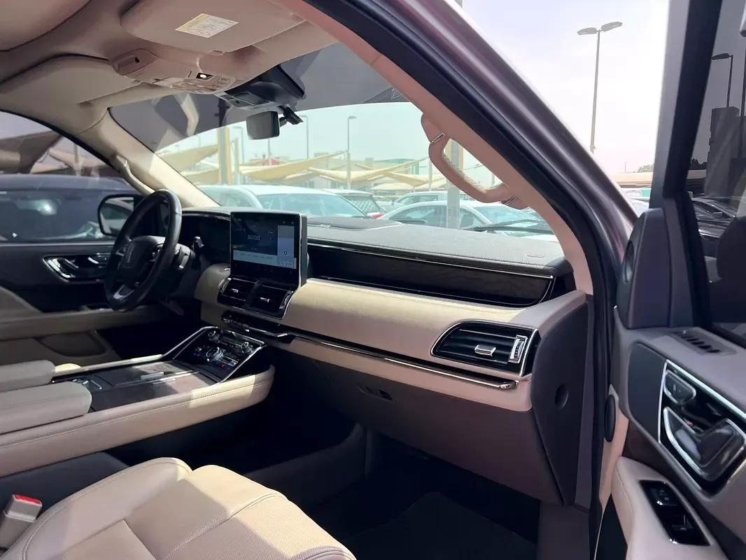 Lincoln Navigator 3.5 AT RWD (440 حصان) - 10