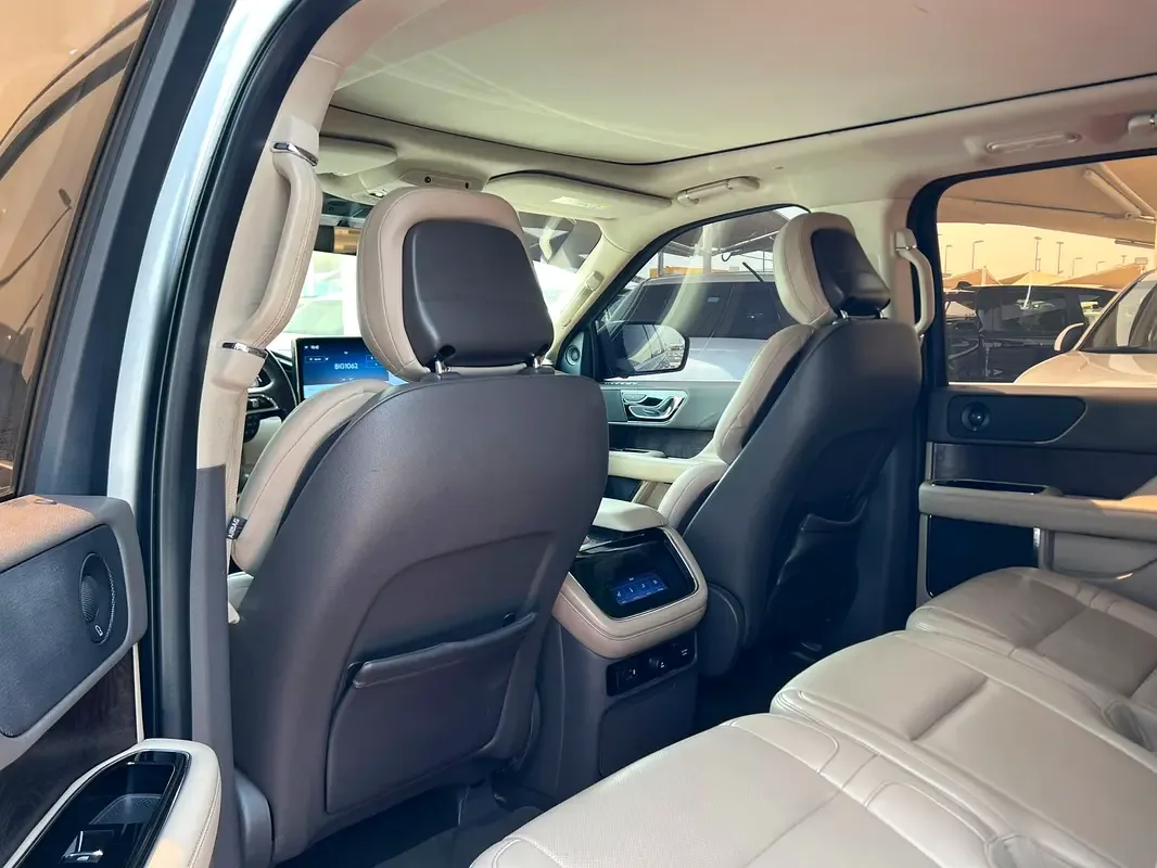 Lincoln Navigator 3.5 AT RWD (440 حصان) - 12