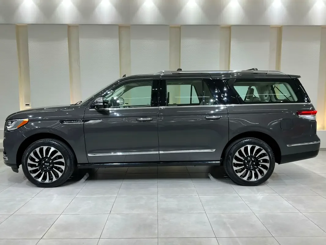 Lincoln Navigator 3.5 AT RWD (440 hp) - 8
