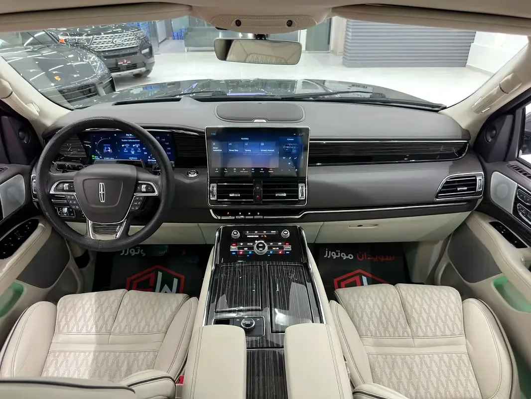 Lincoln Navigator 3.5 AT RWD (440 hp) - 9