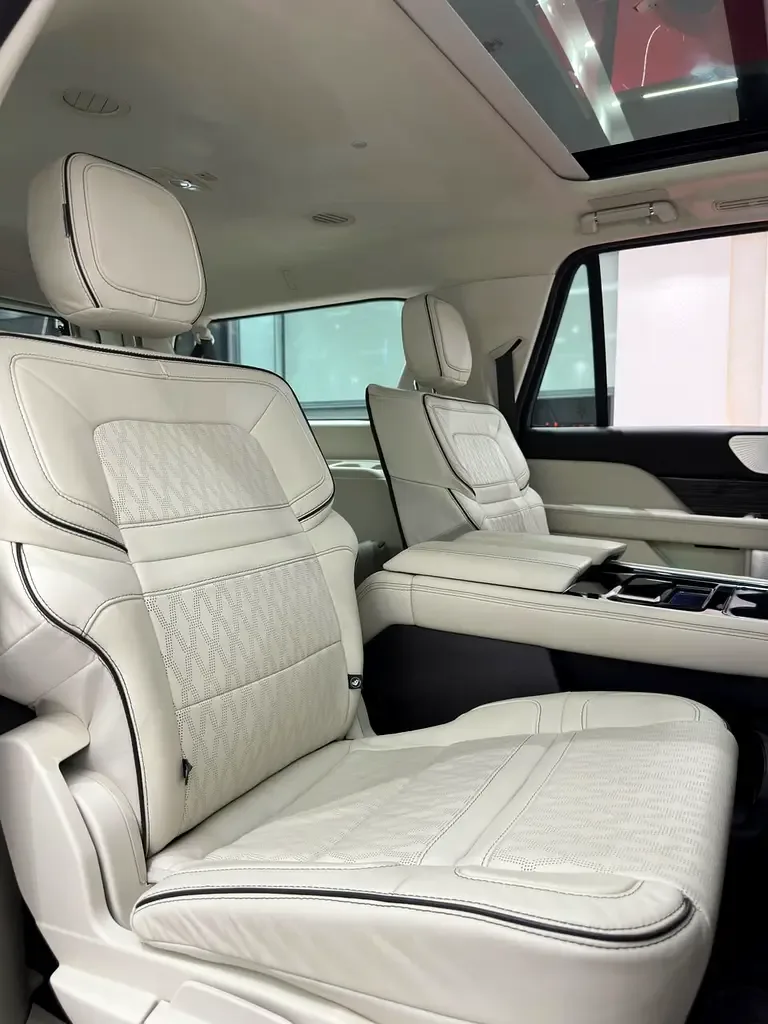 Lincoln Navigator 3.5 AT RWD (440 hp) - 17
