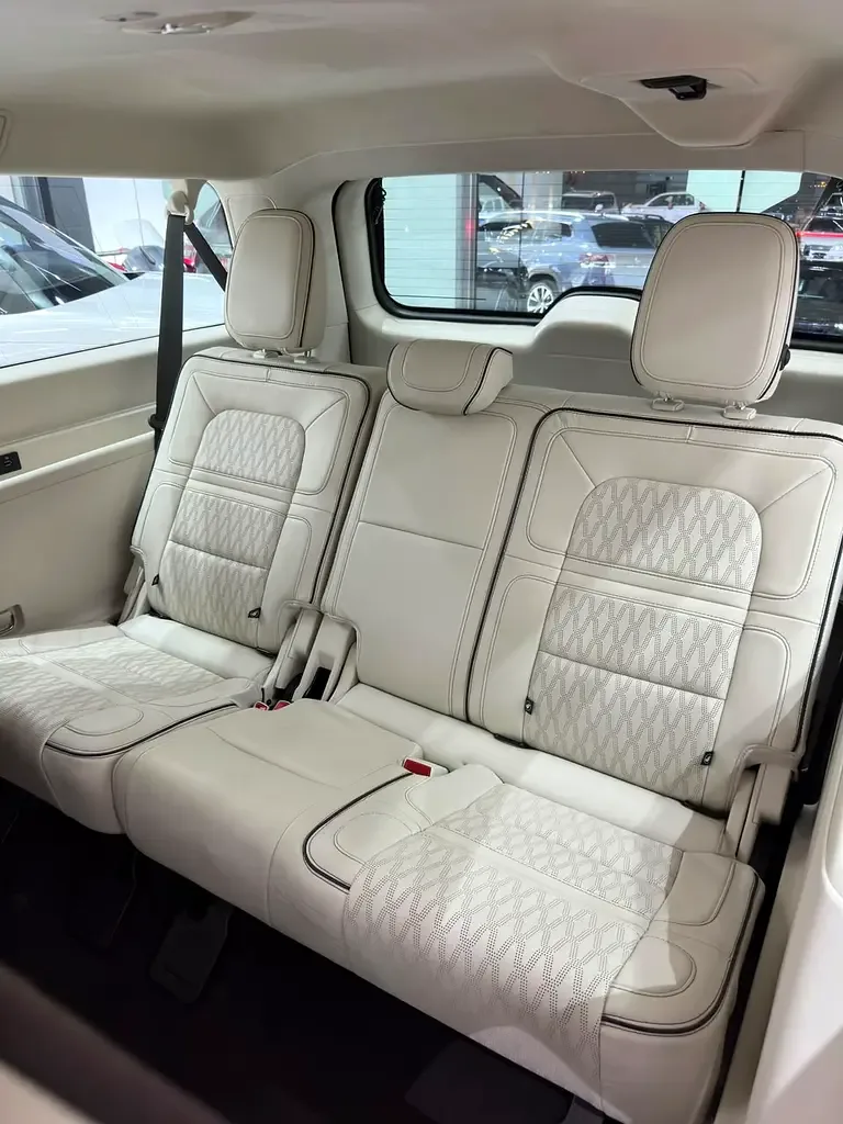 Lincoln Navigator 3.5 AT RWD (440 hp) - 18