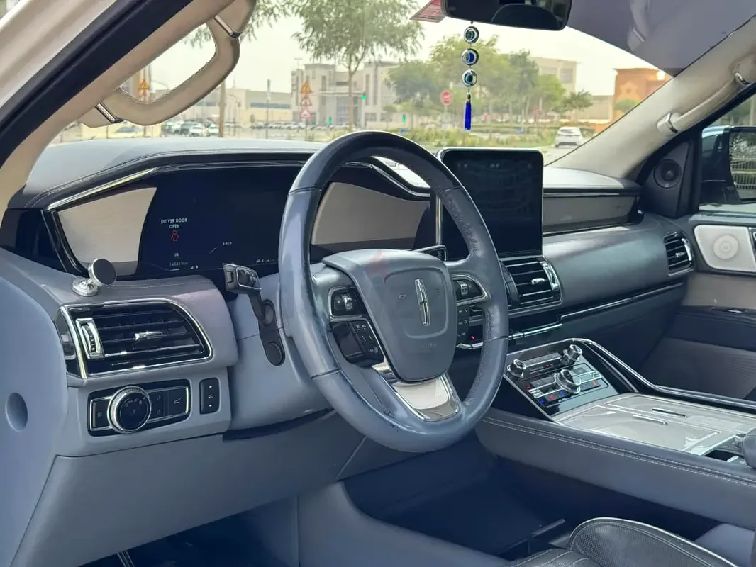 Lincoln Navigator 3.5 AT RWD (440 حصان) - 9
