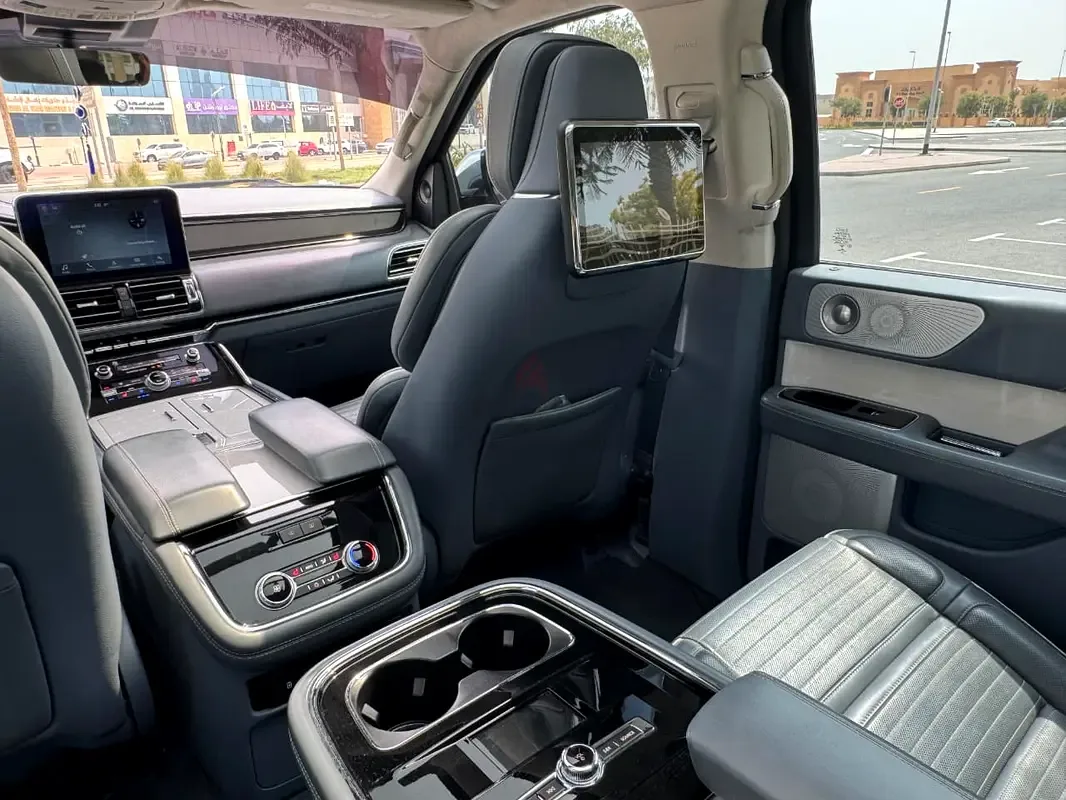 Lincoln Navigator 3.5 AT RWD (440 حصان) - 11