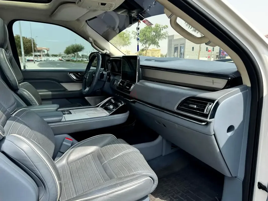 Lincoln Navigator 3.5 AT RWD (440 حصان) - 12