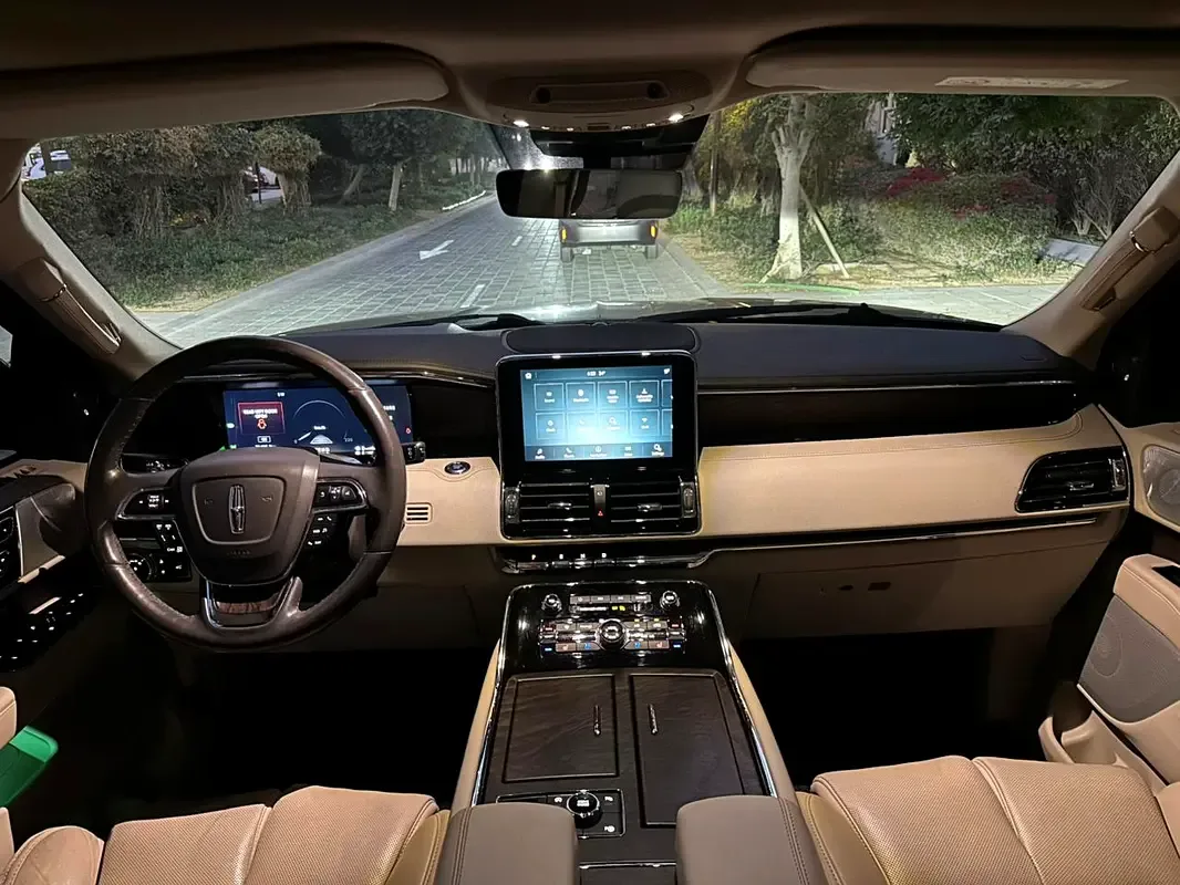 Lincoln Navigator 3.5 AT RWD (440 hp) - 6