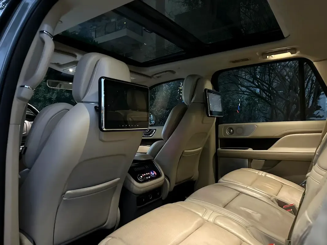 Lincoln Navigator 3.5 AT RWD (440 hp) - 10