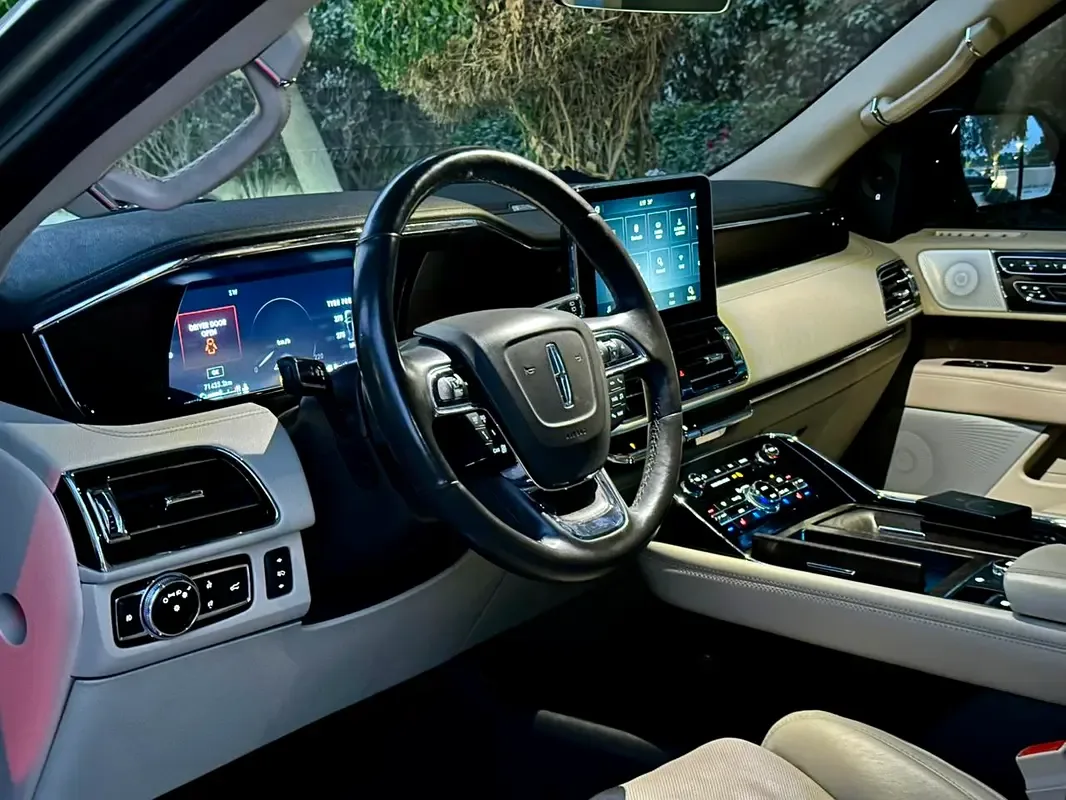 Lincoln Navigator 3.5 AT RWD (440 hp) - 19