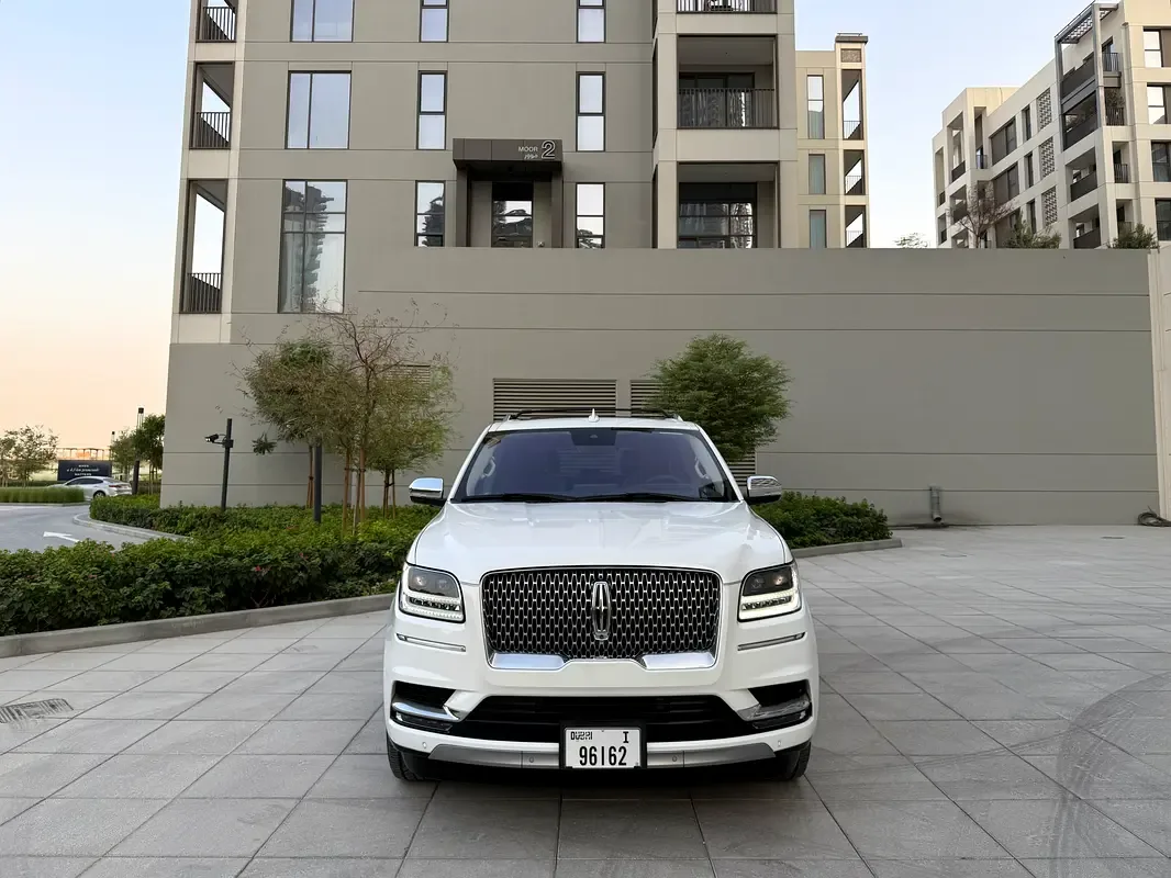 Lincoln Navigator 3.5 AT RWD (440 hp) - 2