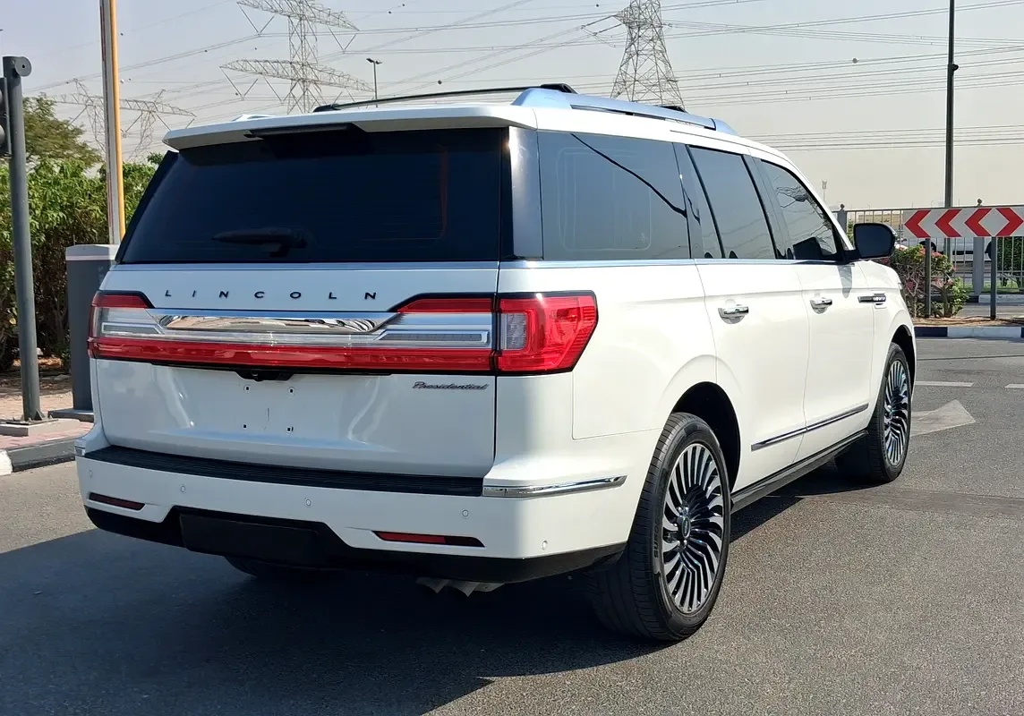 Lincoln Navigator 3.5 AT RWD (440 حصان) - 6
