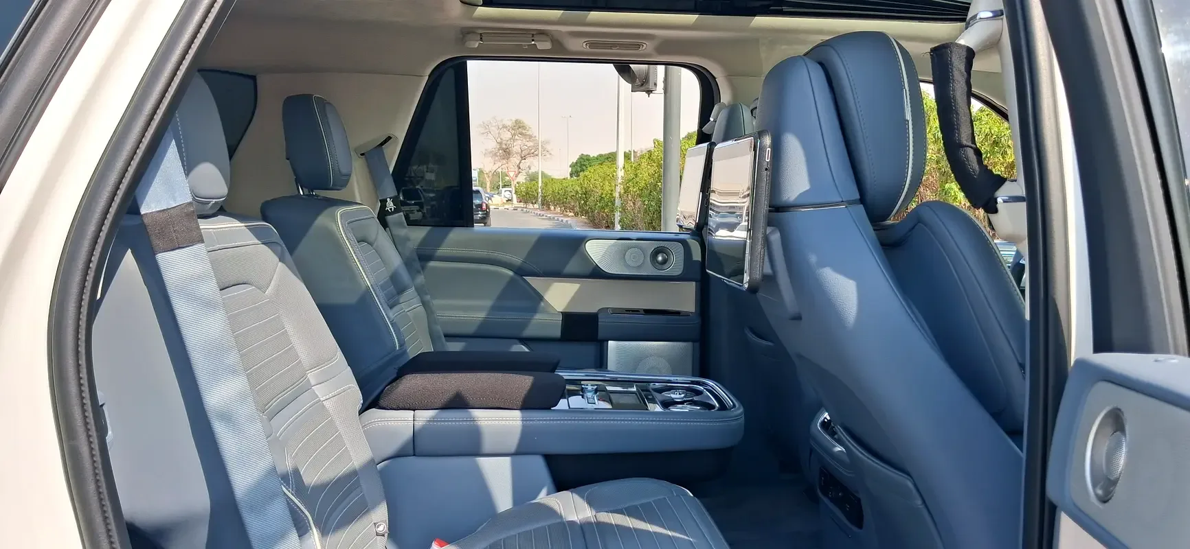 Lincoln Navigator 3.5 AT RWD (440 حصان) - 14