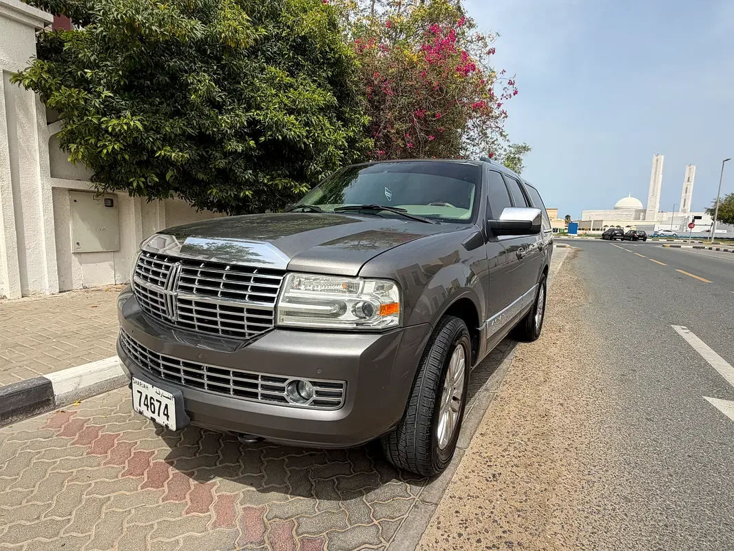 Lincoln Navigator 5.4 AT RWD (304 hp)