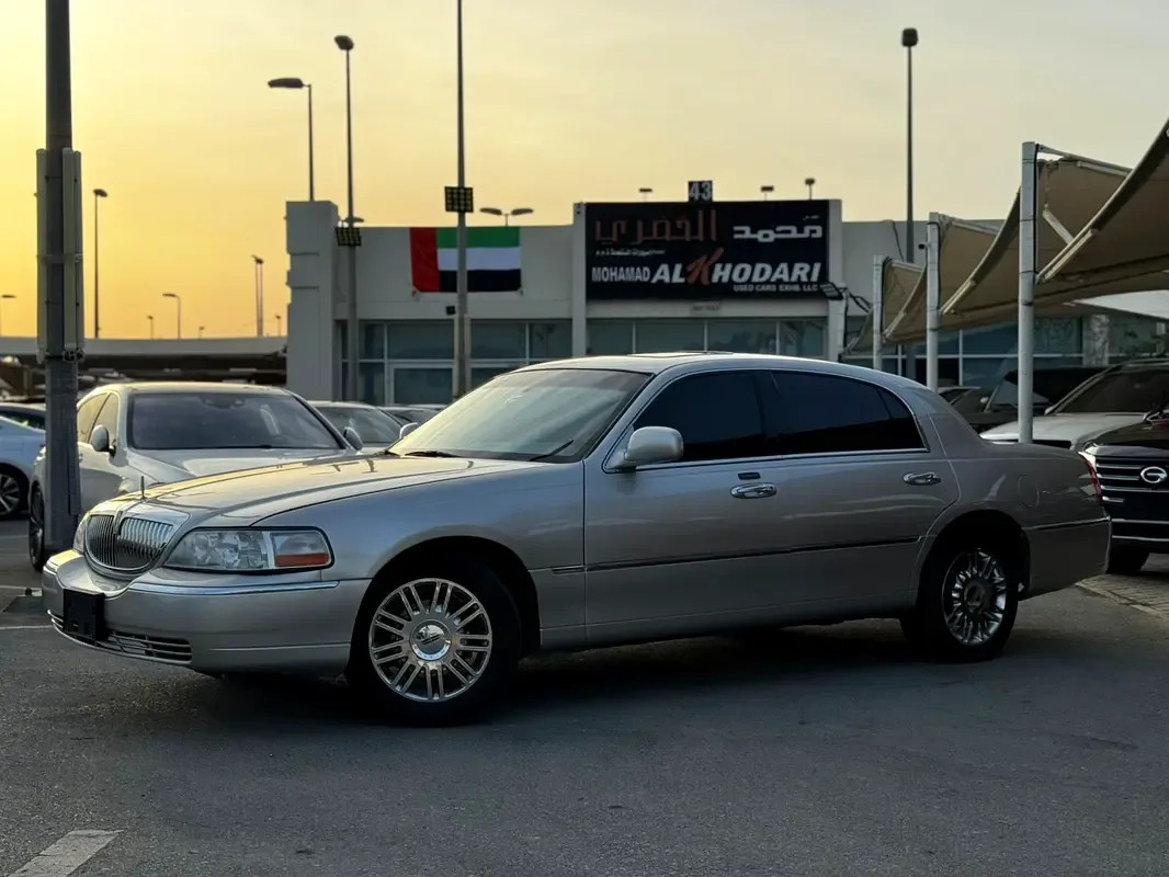Lincoln Town Car 4.6 AT (242 hp)