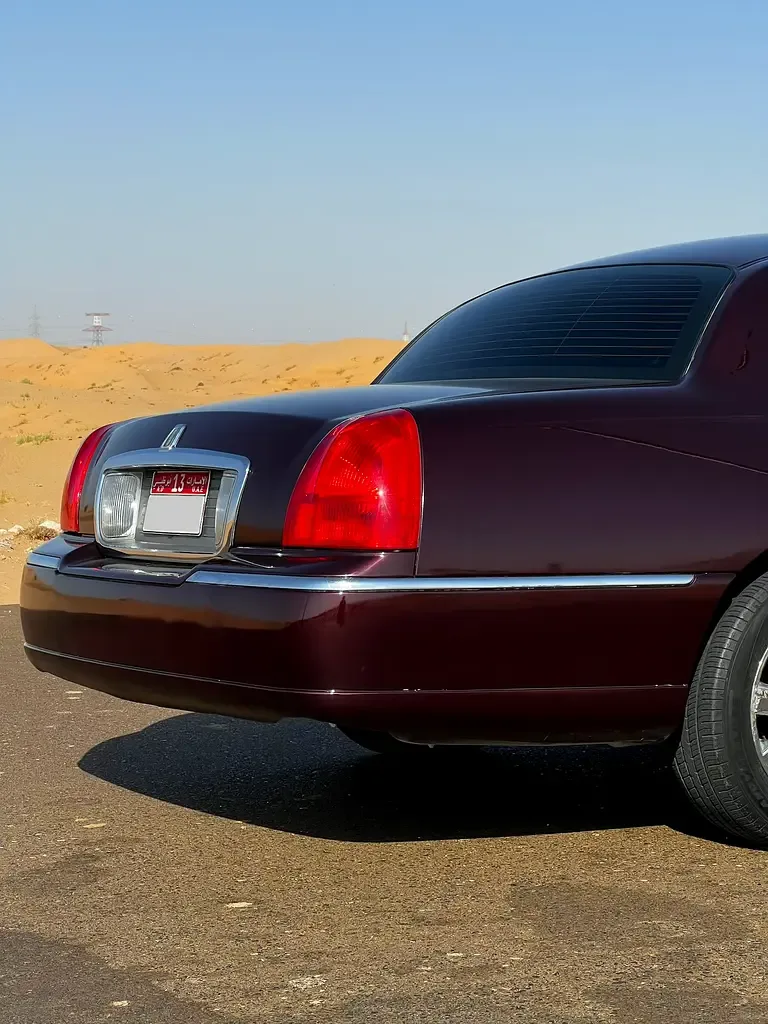 Lincoln Town Car 4.6 AT (242 hp) - 9