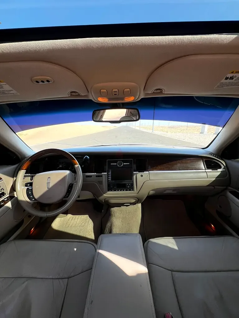 Lincoln Town Car 4.6 AT (242 hp) - 16