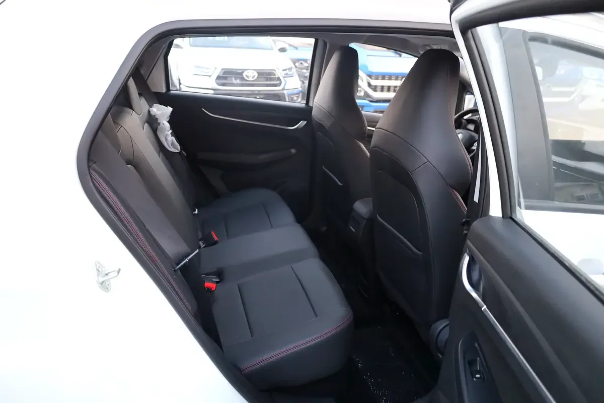 Livan X3 Pro 1.5 CVT (113 حصان) - 7