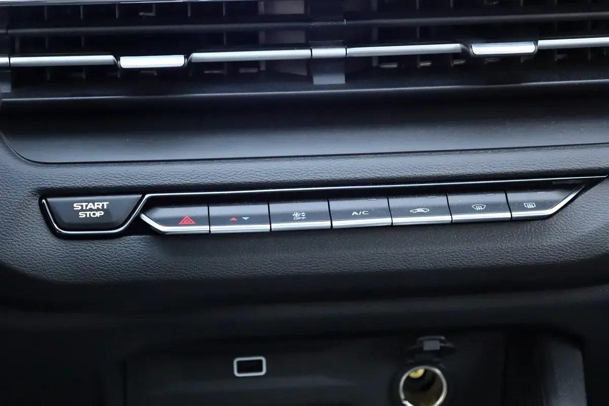 Livan X3 Pro 1.5 CVT (113 حصان) - 11