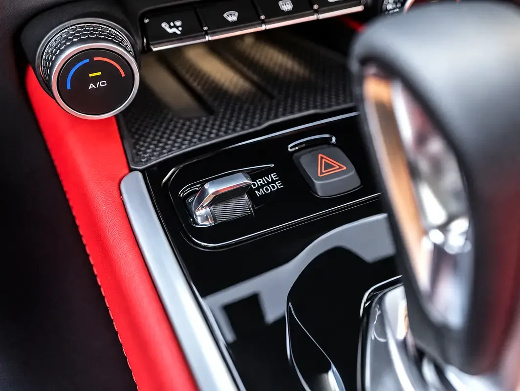 Lotus Emira 2.0 AMT (365 hp) - 11