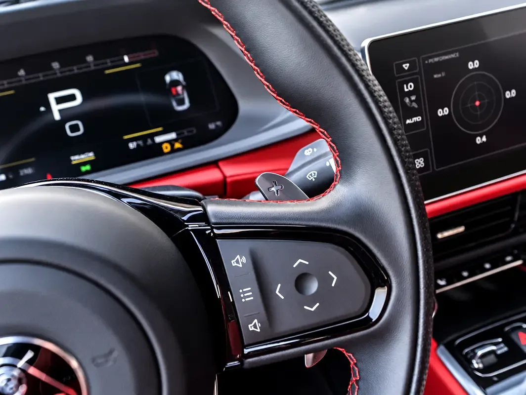 Lotus Emira 2.0 AMT (365 hp) - 16
