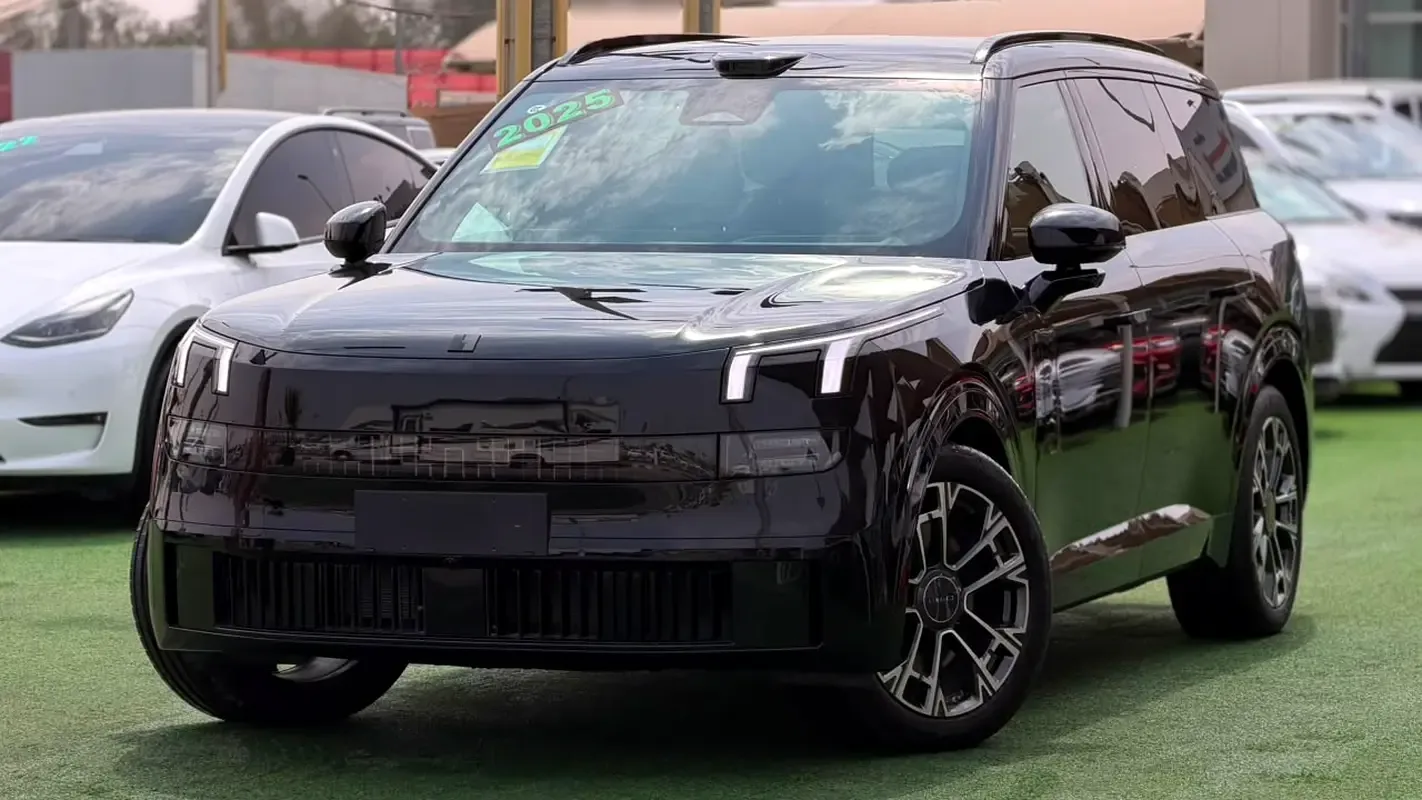 Lynk & Co 900 2.0 AT AWD (734 حصان) - 2